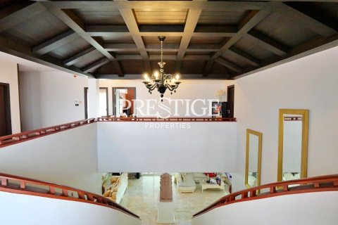 Casa de 7 dormitorios en Pattaya, Tailandia № 198683 - foto 17