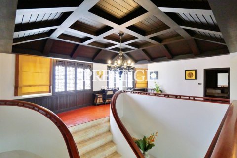 Casa de 7 dormitorios en Pattaya, Tailandia № 198683 - foto 22