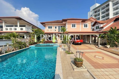 House in Pattaya, Thailand 3 bedrooms № 198677