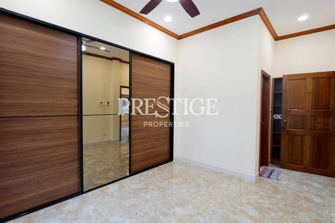 Casa de 3 dormitorios en Pattaya, Tailandia № 198681 - foto 7