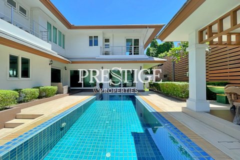 Casa de 3 dormitorios en Pattaya, Tailandia № 198680