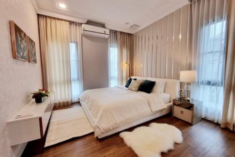 Villa in Bangkok, Thailand 5 Schlafzimmer № 133700 - Foto 17