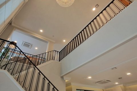 Villa in Bangkok, Thailand 5 Schlafzimmer № 133700 - Foto 6