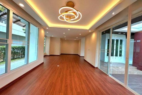 Chalet de 3 dormitorios en Bang Phli Yai, Tailandia № 133699 - foto 5