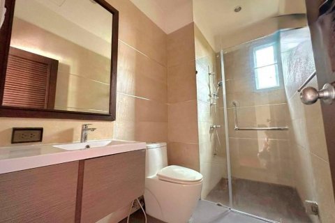 Chalet de 3 dormitorios en Bang Phli Yai, Tailandia № 133699 - foto 16