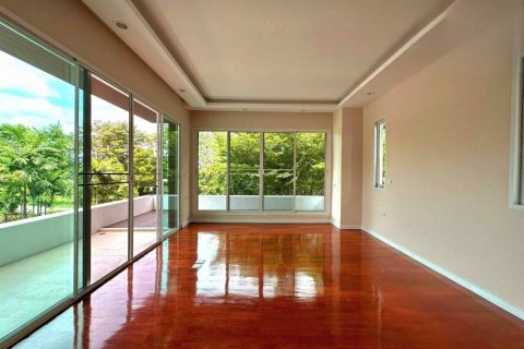 Chalet de 3 dormitorios en Bang Phli Yai, Tailandia № 133699 - foto 11