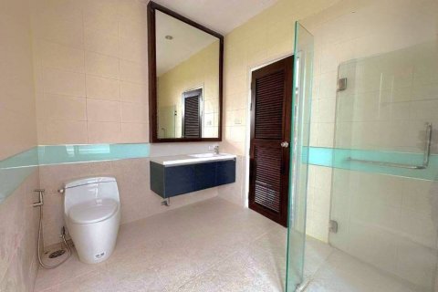 Chalet de 3 dormitorios en Bang Phli Yai, Tailandia № 133699 - foto 15