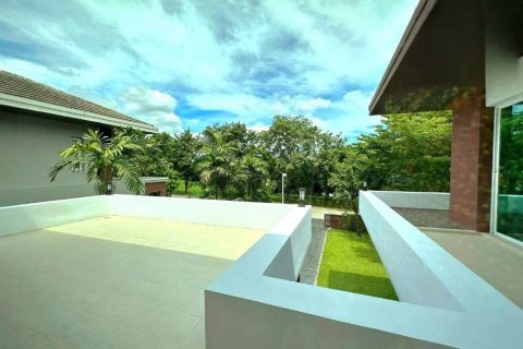 Chalet de 3 dormitorios en Bang Phli Yai, Tailandia № 133699 - foto 12