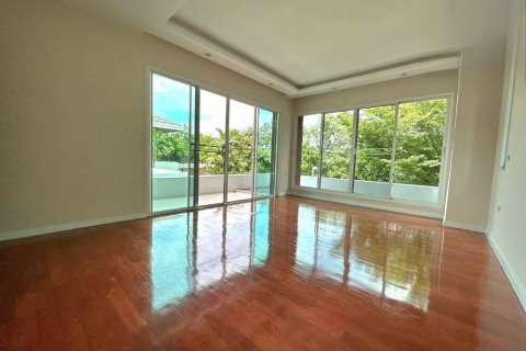 Chalet de 3 dormitorios en Bang Phli Yai, Tailandia № 133699 - foto 14