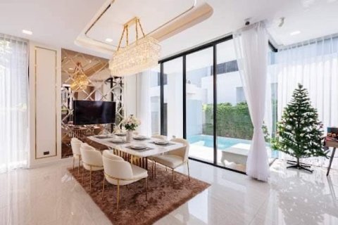 Chalet de 4 dormitorios en Bang Na, Bangkok, Tailandia № 133701 - foto 5