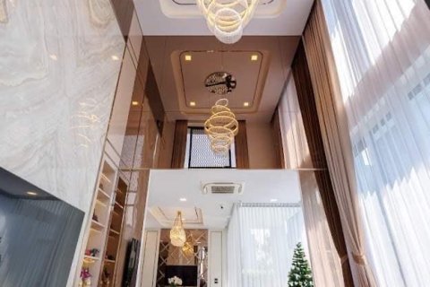 Chalet de 4 dormitorios en Bang Na, Bangkok, Tailandia № 133701 - foto 9