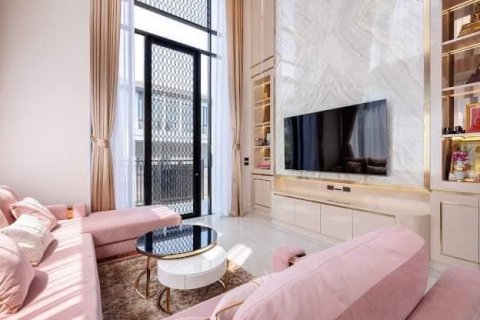 Chalet de 4 dormitorios en Bang Na, Bangkok, Tailandia № 133701 - foto 11