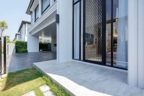 Chalet de 4 dormitorios en Bang Na, Bangkok, Tailandia № 133701 - foto 14