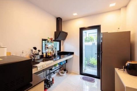 Chalet de 4 dormitorios en Bang Na, Bangkok, Tailandia № 133701 - foto 6