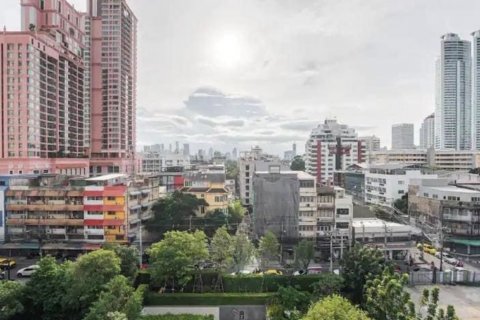Condominio de 2 dormitorios en Watthana, Bangkok, Tailandia № 133698 - foto 8