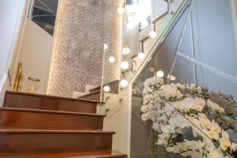 Chalet de 4 dormitorios en Bangkok, Tailandia № 133697 - foto 9