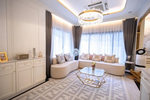 Chalet de 4 dormitorios en Bangkok, Tailandia № 133697 - foto 8