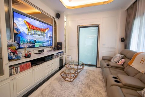Chalet de 4 dormitorios en Bangkok, Tailandia № 133697 - foto 12