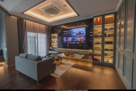 Chalet de 4 dormitorios en Bangkok, Tailandia № 133697 - foto 18