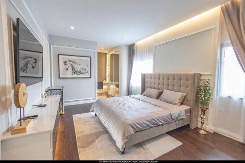 Chalet de 4 dormitorios en Bangkok, Tailandia № 133697 - foto 14