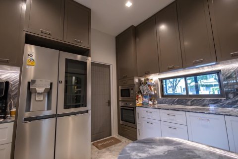 Chalet de 4 dormitorios en Bangkok, Tailandia № 133697 - foto 6