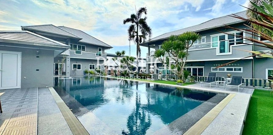 Maison à Pattaya, Thaïlande 9 chambres № 198129