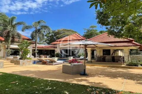 Chalet de 4 dormitorios en Phuket, Tailandia № 190672 - foto 15