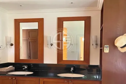 Chalet de 4 dormitorios en Phuket, Tailandia № 190672 - foto 11