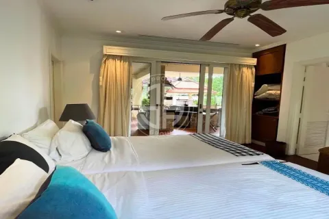 Chalet de 4 dormitorios en Phuket, Tailandia № 190672 - foto 7