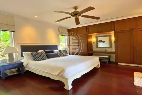 Chalet de 4 dormitorios en Phuket, Tailandia № 190672 - foto 9