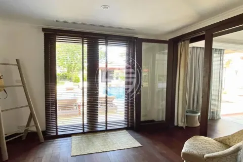 Chalet de 4 dormitorios en Phuket, Tailandia № 190672 - foto 12
