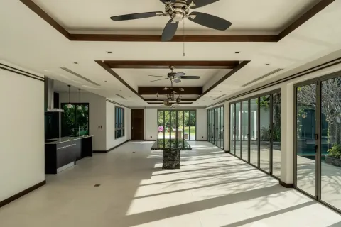 Chalet de 5 dormitorios en Phuket, Tailandia № 190671 - foto 3
