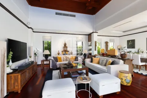 Chalet de 4 dormitorios en Bang Tao, Tailandia № 190669 - foto 2