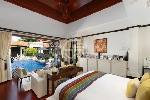 Chalet de 4 dormitorios en Bang Tao, Tailandia № 190669 - foto 11