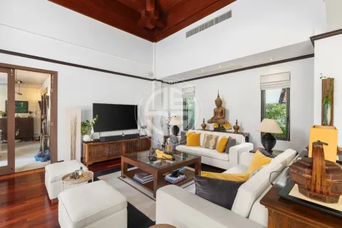 Chalet de 4 dormitorios en Bang Tao, Tailandia № 190669 - foto 3