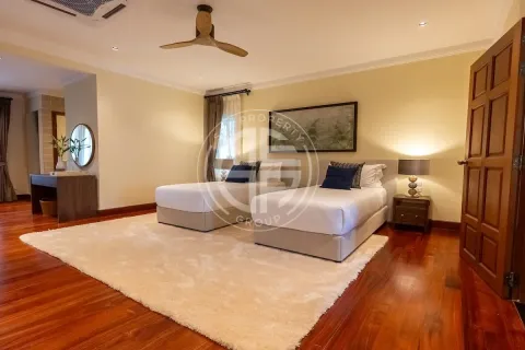 Chalet de 6 dormitorios en Layan Beach, Tailandia № 190675 - foto 12