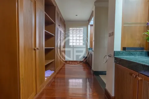 Chalet de 5 dormitorios en Layan Beach, Tailandia № 190674 - foto 9