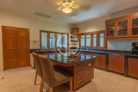 Chalet de 5 dormitorios en Layan Beach, Tailandia № 190674 - foto 7