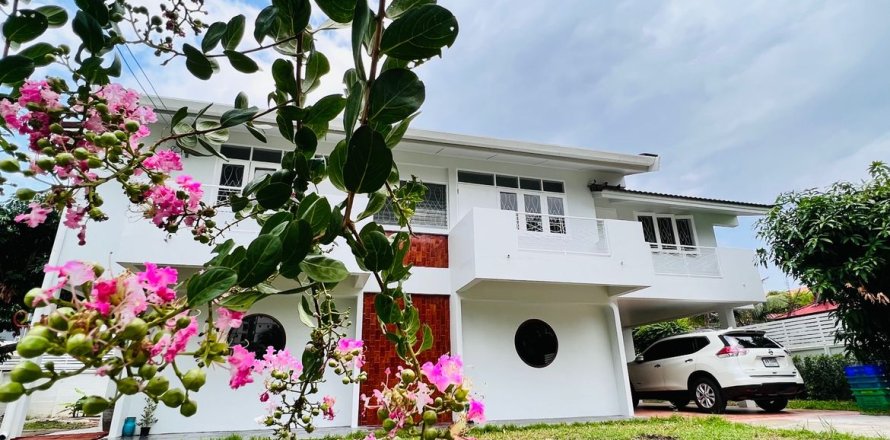 Casa de 5 dormitorios en Chiang Mai, Tailandia № 160065