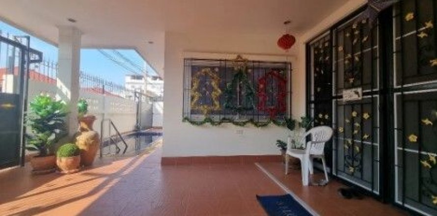 Casa de 3 dormitorios en Pattaya, Tailandia № 140960