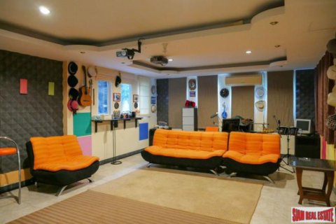Casa de 5 dormitorios en Chalong, Tailandia № 203328 - foto 4