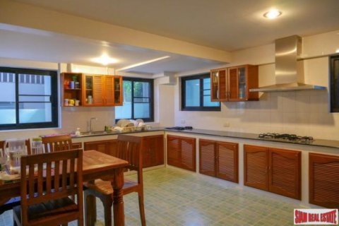 Casa de 5 dormitorios en Chalong, Tailandia № 203328 - foto 3