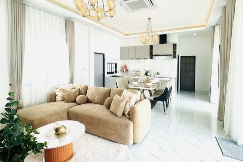 Casa de 3 dormitorios en Pattaya, Tailandia № 181272 - foto 18
