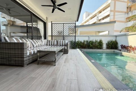 Casa de 3 dormitorios en Pattaya, Tailandia № 168157 - foto 3