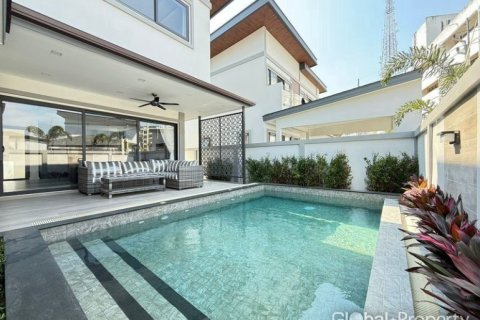Casa de 3 dormitorios en Pattaya, Tailandia № 168157 - foto 2