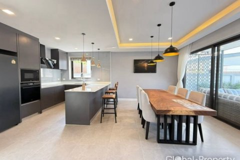 Casa de 3 dormitorios en Pattaya, Tailandia № 168157 - foto 10
