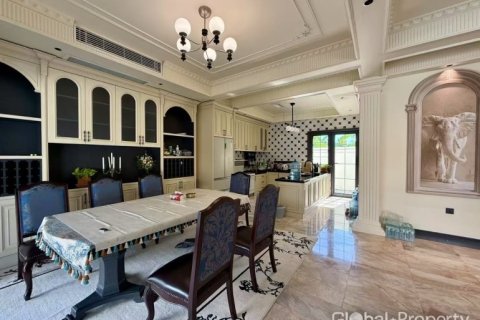 Casa de 5 dormitorios en Pattaya, Tailandia № 168159 - foto 7