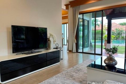 Casa de 3 dormitorios en Pattaya, Tailandia № 168155 - foto 7