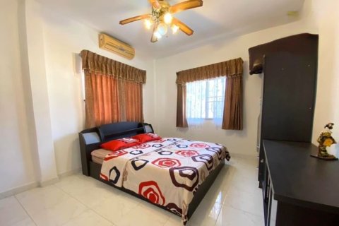 Casa de 3 dormitorios en Pattaya, Tailandia № 157659 - foto 6