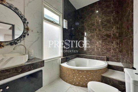 House in Pattaya, Thailand 4 bedrooms № 198242 - photo 19